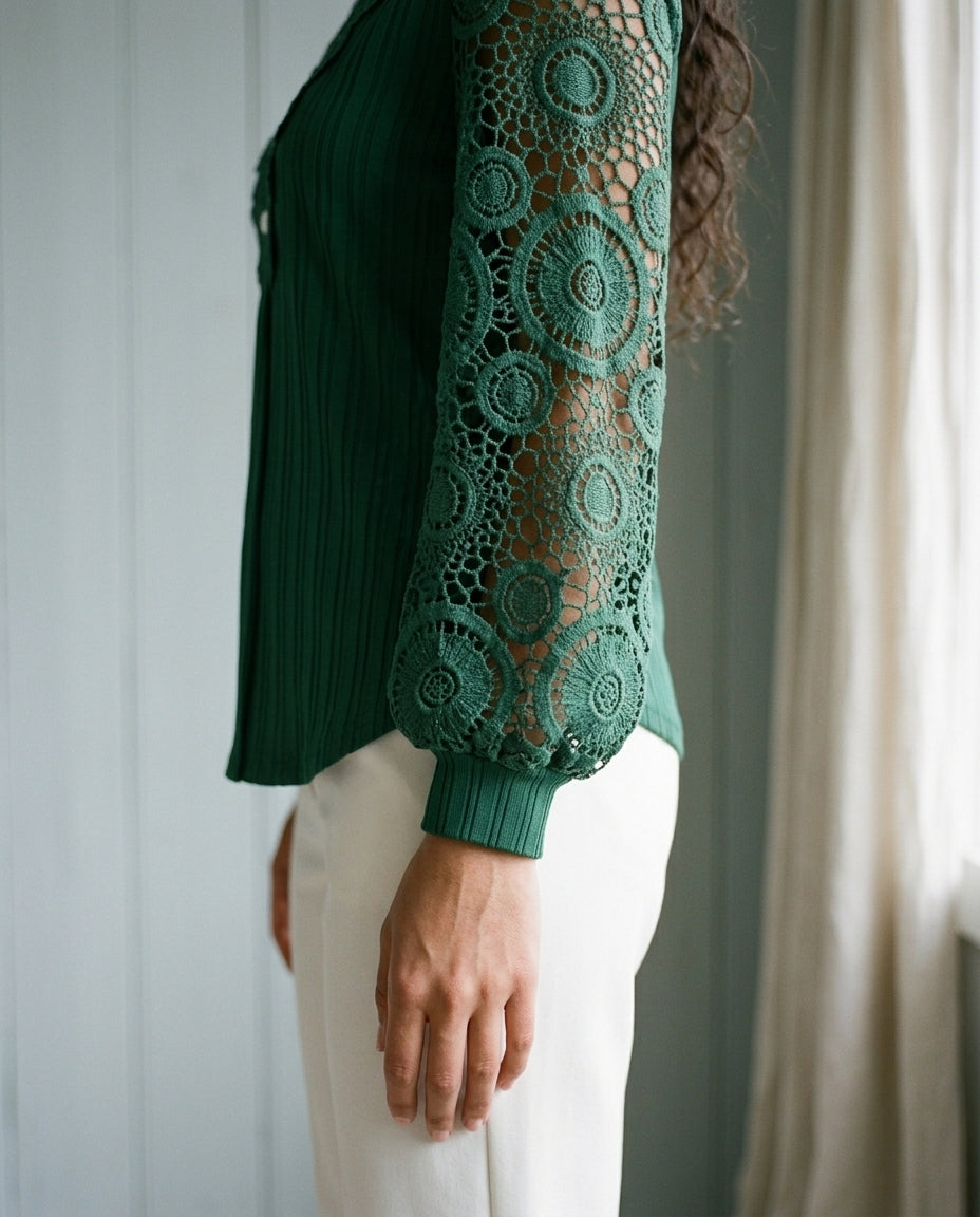 Effis | Scalloped Lace V-Neck Blouse